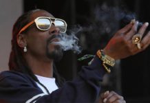 Snoop Dog confiesa que cuenta con un trabajador dedicado a «enrolar» sus cigarros favoritos Snoop Dog confiesa que cuenta con un trabajador dedicado a «enrolar» sus cigarros favoritos