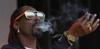 Snoop Dog confiesa que cuenta con un trabajador dedicado a «enrolar» sus cigarros favoritos