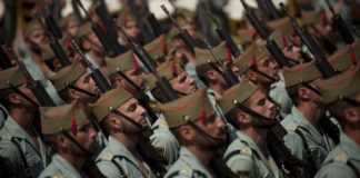 La Guardia Civil recibe orden de buscar droga en camiones militares y mochilas de la Legión