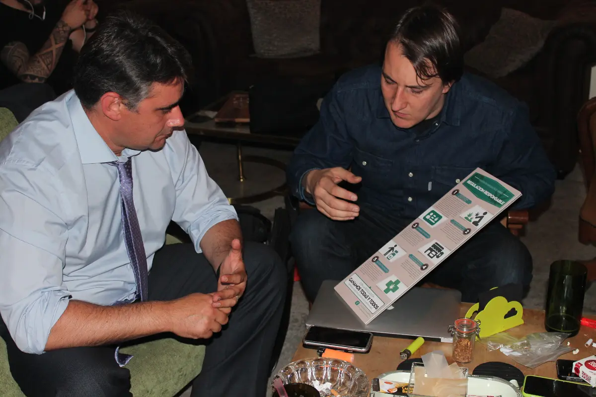  Juan Ignacio Moreno Yag&uuml;e, @Hackbogado, y el abogado portavoz de Regulaci&oacute;n Responsable, Bernardo Soriano