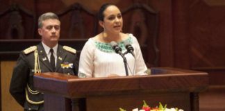 Gabriela Rivadeneira, presidenta de la Asamblea Nacional de Ecuador, impulsa el uso medicinal de la marihuana.