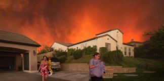 Incendio amenaza cientos de casas y plantas de cannabis en California