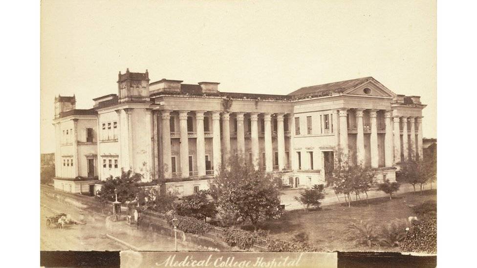 Vista general del Colegio Médico de Calcuta en 1878. Fuente: British Library. Imagen de dominio público. / BBC 