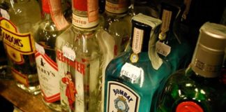 Estadísticas Canadá dice que aproximadamente cinco millones de canadienses consumieron marihuana en 2017, con un gasto evaluado en más de $ 5.7 mil millones y $ 5,1 mil millones en bebidas alcohólicas. (Jon Worth/CBC)