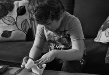 Madre pone a prueba el cannabis para ayudar a su hijo con autismo Cómo el cannabis puede ayudar con el autismo: la ciencia responde