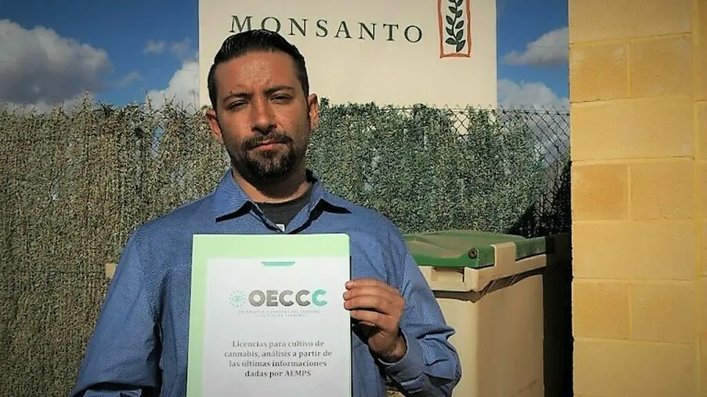 &Aacute;lvaro Zamora, portavoz del Observatorio del Cannabis, ante la plantaci&oacute;n de Monsanto en Cartagena.