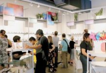 Cannabis: la nueva industria ‘verde’ en Canadá Canadá, primer país del G7 en legalizar la marihuana y segundo a nivel mundial después de Uruguay, está liderando a nivel global el boom de la industria del "cannabis", tanto para tratamiento médico como para uso recreacional.(El Universal)