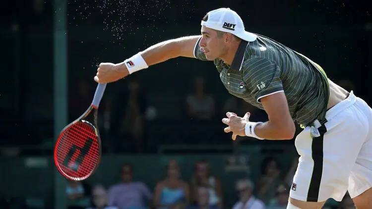 Isner, con el logo de la empresa cann&aacute;bica en su gorro (@johnisner)