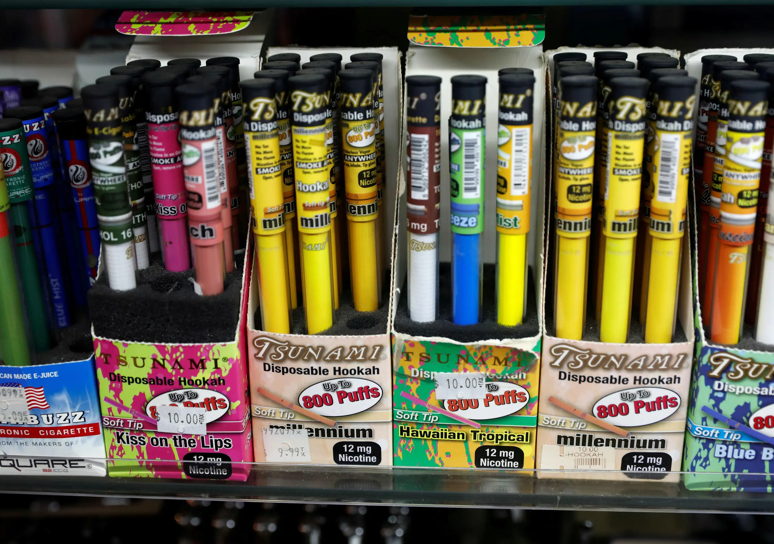 Foto de archivo. Los productos de Vaping se exhiben para la venta en una tienda en Manhattan en la ciudad de Nueva York, Nueva York, EE. UU., 6 de febrero de 2019.