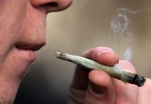 El cannabis: pena, castigo y gasto público Un juez anula una multa por consumo de drogas impuesta por la Ley Mordaza en un pueblo de Murcia.