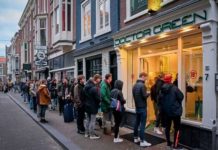 Colas para comprar marihuana en Holanda ante cierre de locales por coronavirus Colas para comprar marihuana en Holanda ante cierre de locales por coronavirus