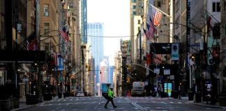 Nueva York suma 2.373 muertes de COVID-19 y lucha con la escasez de respiradores