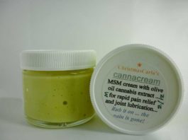 Crema de cannabis envasada