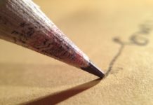 Estas son las dos formas correctas de escribir «cannabis» Writing with a pencil