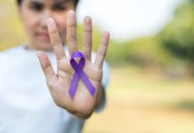 Cannabidivarin puede ser eficaz en el tratamiento de la epilepsia en niñas con síndrome de Rett Pancreatic Cancer, Alzheimer, violence day, Woman holding purple Ribbon
