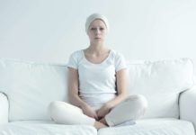 ¿El cannabis hace un mejor trabajo para el dolor por cáncer que los opioides? Woman with cancer