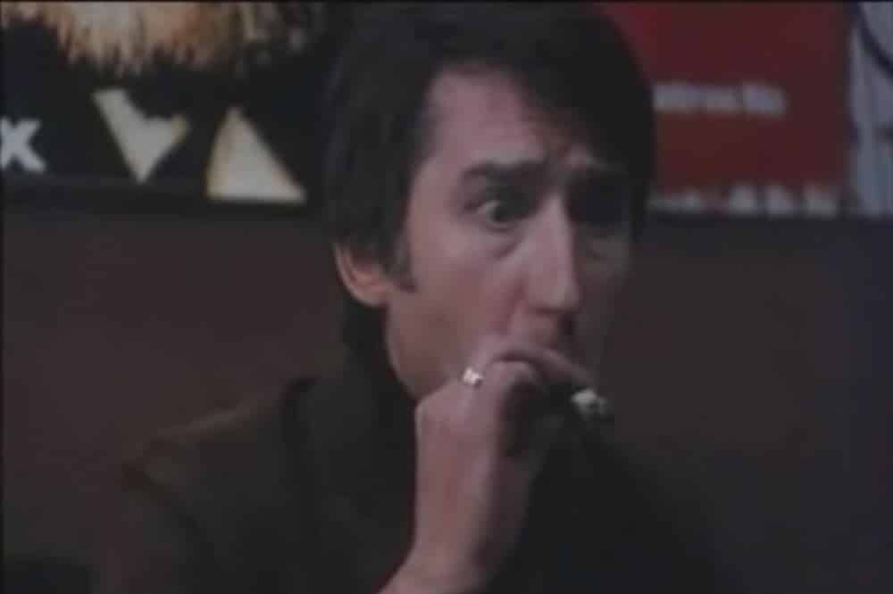 José Sacristán da su primera calada en la controvertida “El diputado” (1979)