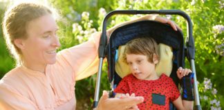 niña con paralisis cerebral