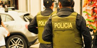 Policías abogan por el derecho a la terapia psicodélica Police in Lima, Peru