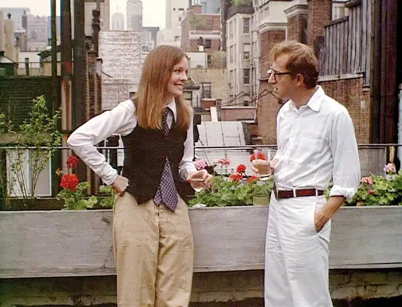 Diana Keaton y Woody Allen, separados por el porro en “Annie Hall”