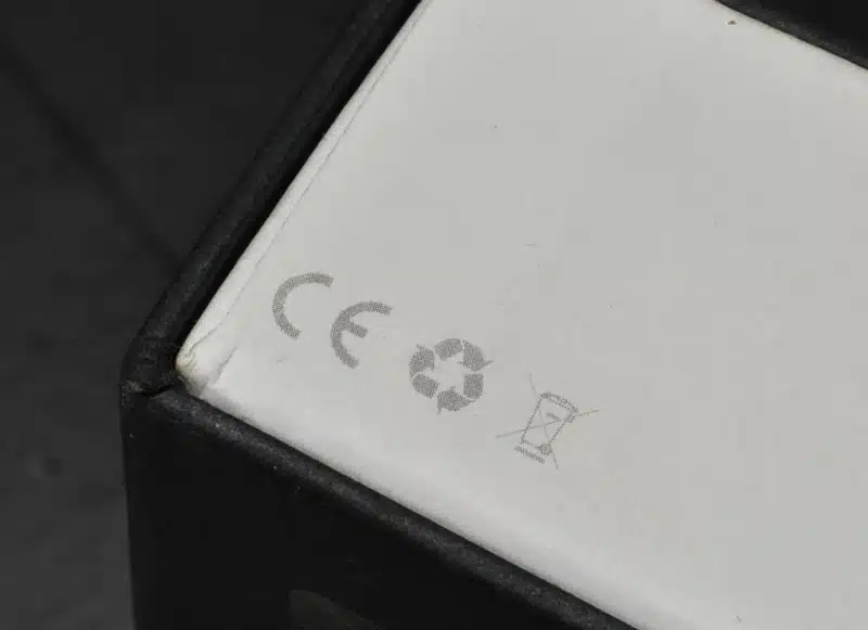 Diferentes sellos de calidad en la caja del vaporizador