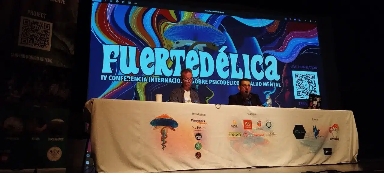 El investigador Fernando Hern&aacute;ndez, junto con el periodista Jos&eacute; Gregorio Gonz&aacute;lez, abrieron una puerta que no da al mar, sino a la memoria profunda de las islas.