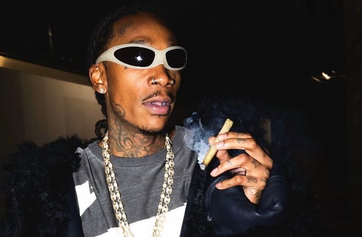 El anacronismo de una condena: nueve meses de cárcel para Wiz Khalifa por encender un porro en un escenario