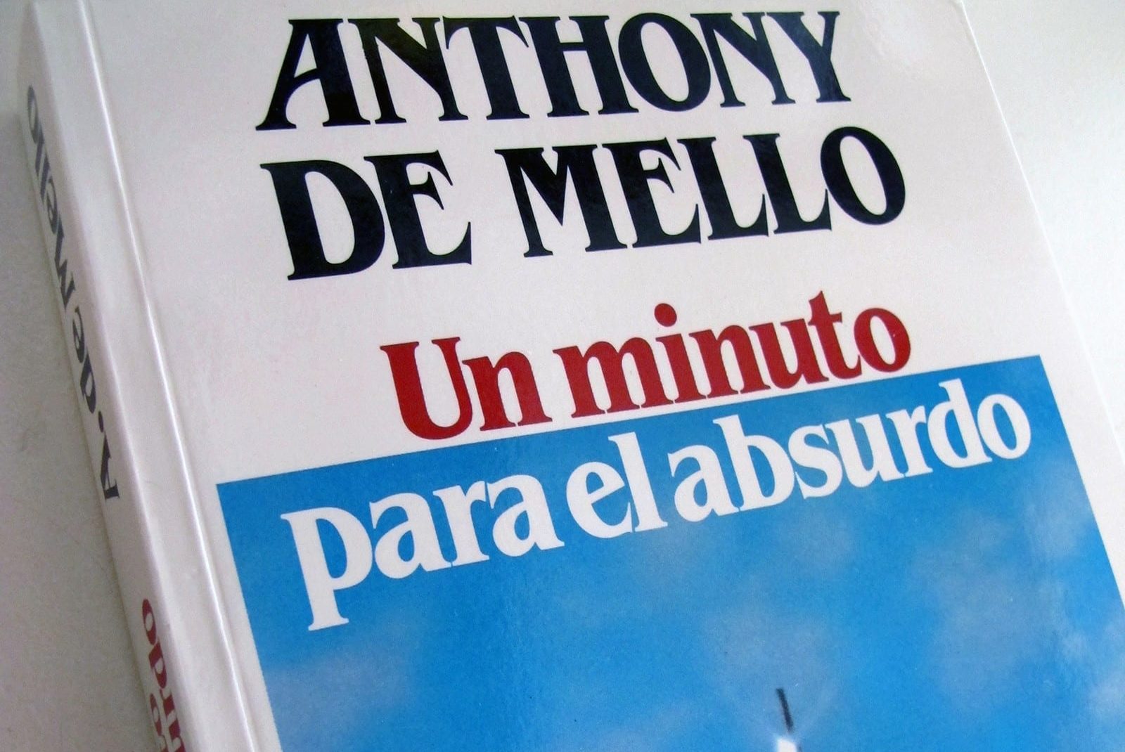 Un minuto para el absurdo: Reflexiones y enseñanzas de Anthony de Mello