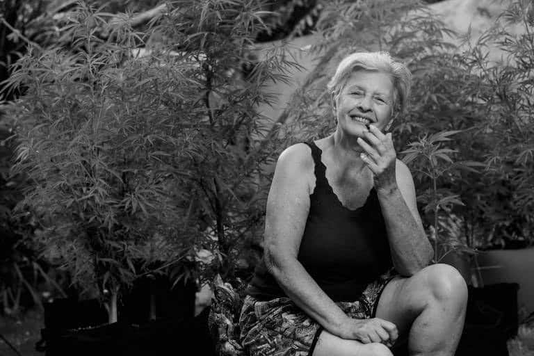 Mujeres y cannabis detalle 1