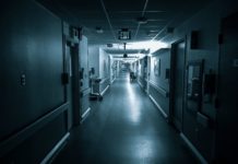 Pensilvania envía al Senado su ley de cannabis medicinal en hospitales Empty long corridor of modern hospital
