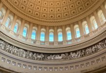 Delaware regula las bebidas de cáñamo con THC Cúpula de un capitolio estatal en Estados Unidos