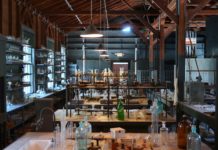 La Universidad de Chile plantea una vía para mejorar la solubilidad de cannabinoides sintéticos This laboratory contains equipment used by Thomas Edison. It is part of the Edison and Ford Winter estate. He used the laboratory to find the best rubber plant.
