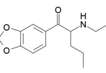 Efilona: efectos, riesgos y adulteración de MDMA Fórmula estructural de la efilona, con anillo aromático, grupo cetona y amina secundaria