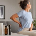 Aceite de CBD y vaporizador sobre una mesa junto a una mujer con dolor de espalda al fondo